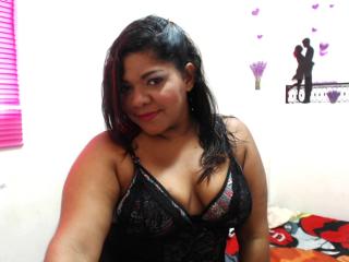 PamelaOne - Webcam hard with this shaved pubis MILF 