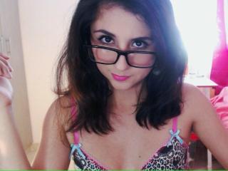 LeslieRose - Chat porno avec cette Belle jeune fille sexy brune foncé sur le site Xlove 