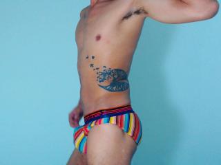 TyronHorny69 - Webcam live nude with this black hair Horny gay lads 