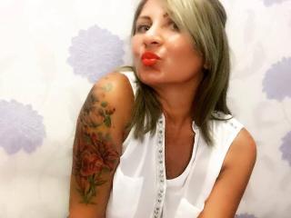 ChaudeEvely - Webcam live porn with this European Sexy lady 