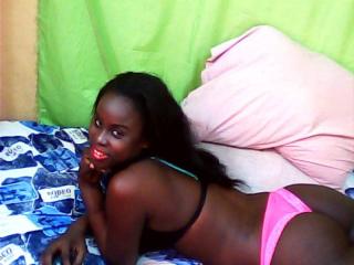DouceAngedelaNuit - Webcam porno avec une Fabuleuse jeune beauté en chaleur africaine  
