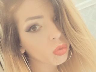 Adynas - online show nude with this being from Europe Young lady 