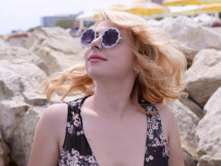 OllyvyaDemi - Web cam porno avec cette Séduisante femme blonde sur le service Xlove 