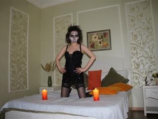 DivineEvelyn - chat online hot with a cocoa like hair Lady 