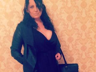 BigBoobElla - online chat xXx with this charcoal hair Sexy lady 