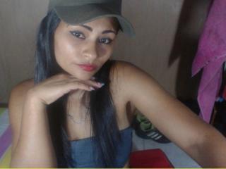 HornySayra - Live chat exciting with a dark hair 18+ teen woman 