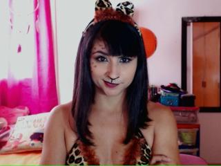 LeslieRose - Chat cam xXx with this black hair Young and sexy lady 