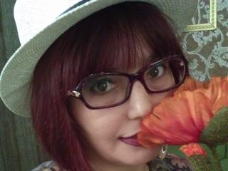 AuroraInLove - Web cam sex avec une Camgirl mature avec une plastique esthétique sur le site Xlove 