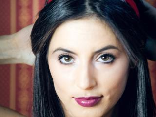 GSarah - online chat xXx with this well built 18+ teen woman 