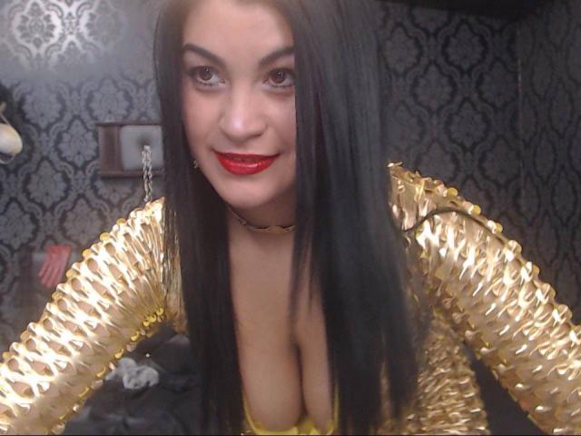 AneliceSwitch - Live cam sex with a dark hair Dominatrix 
