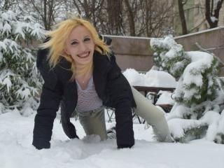DivineDaniele - Chat hard with a light-haired Lady over 35 