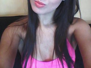 AmetheeaSweet - Show sexy avec une Admirable bombe très sexy brune sur Xlove 