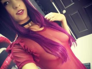 NahomiJoy - Chat live porn with this regular chest size Hot babe 