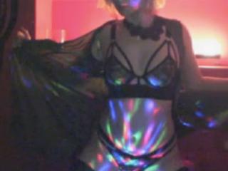 KathyVonk - Live porn avec une Séduisante canon très sexy ayant une poitrine de rêve sur le site Xlove 