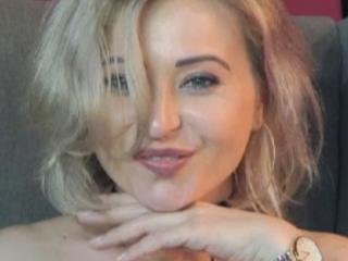 KathyVonk - Webcam live x avec une Resplendissante jeune nana très sexy au décolleté idéal sur Xlove 