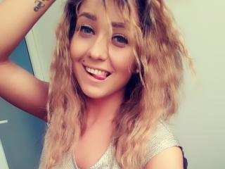 AmaSun - Webcam en direct avec cette Admirable jeune femme bien roulée avec des beaux seins  