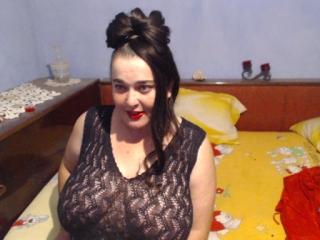 LaraBriliant - Show exciting with this enormous cans MILF 