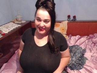 LaraBriliant - Webcam live xXx with this immense hooter Lady over 35 