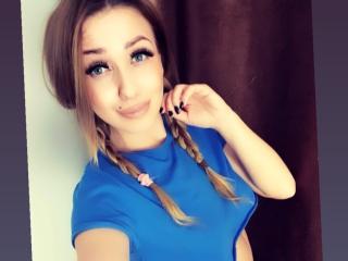 AmaSun - Live chat hot avec cette Belle jeune créature de rêve très sexy avec des cheveux blonds naturels  