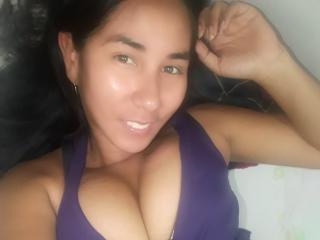 Naturalbigtits - Chat cam hard avec cette Femmes ayant des seins de rêve sur Xlove 