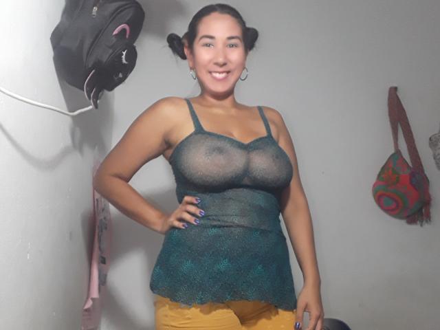 Naturalbigtits - Webcam live excitant avec cette Femmes ayant une belle paire de seins sur le site XLove.com 