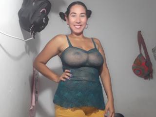 Naturalbigtits - Show excitant avec une Femmes avec de beaux gros nichons  