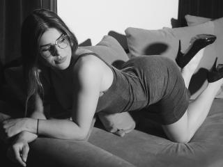 JuliaOfBomb - Live sex cam - 7909544