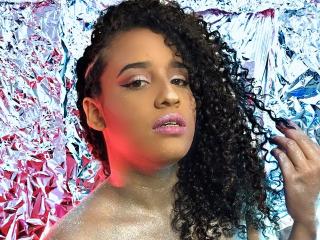 LuciaFrizzy - Live sexe cam - 8068820