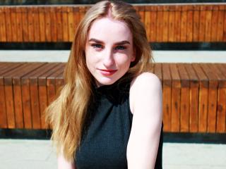 AlbinaFurr - Live sex cam - 8136476