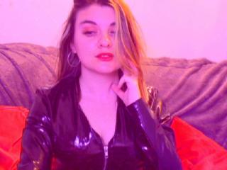 Kellsie - Live sex cam - 8932496