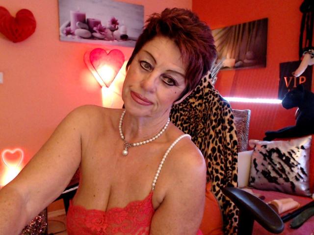 Bettina - Live sex cam - 9384028