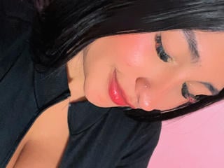 AbrilLuxurie live cam