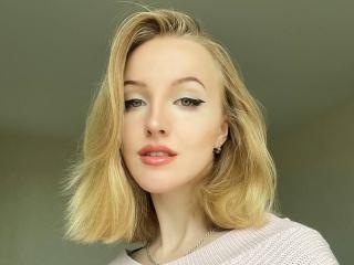 Sexy profile pic of AliceLilFoxieB