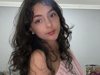 Sexy profile pic of AlmaPonce