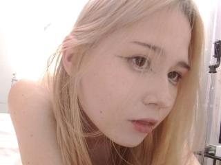 Sexy profile pic of AnnieLeonhart69