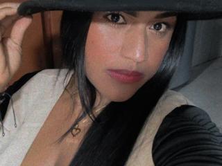 BrunetteJuicyX69Live Webcam