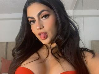 Sexy profile pic of CamilaJone
