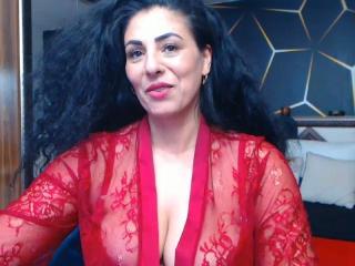 CurlyHottieX live cam