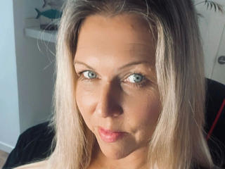CurvyLola-hotLive Webcam