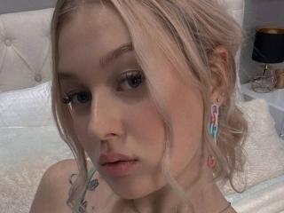 Sexy profile pic of EmiliaDuchess