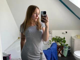 Sexy pic of Emily-Love-hot