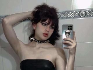 Sexy profile pic of EsmeraldaRose