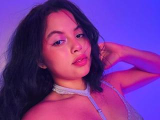 EstrellaEvans Live Cam and Statistics on UnifiedCams