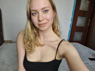 Sexy profile pic of HelgaBrandit