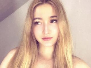 Sexy pic of HollyTaillor