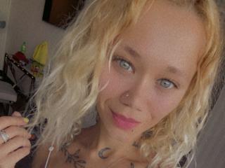 HoneyAlinaLive Webcam