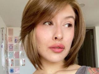 IsabelalDollx live cam