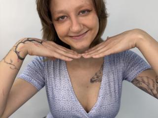 Sexy pic of KarenaDenjen