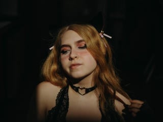 Sexy profile pic of KateStrawberry