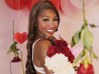 Sexy profile pic of LiaTrainor